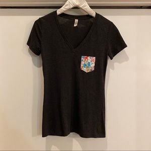 Seng Co pocket v neck size small